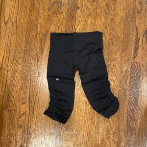 Lululemon yoga pants, capri